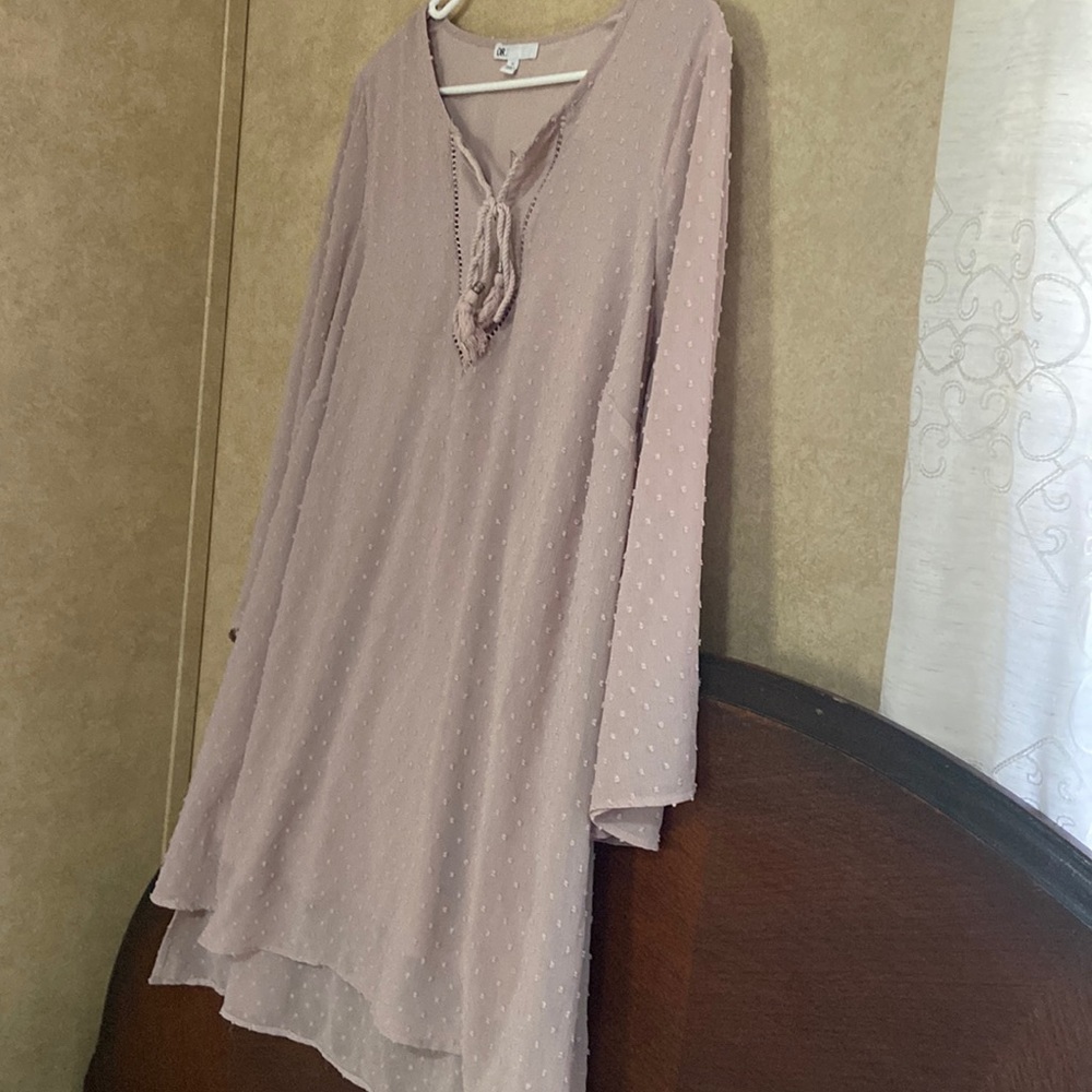 1x light pink top worn for baby shower tiny hole in pic above (unnoticed)